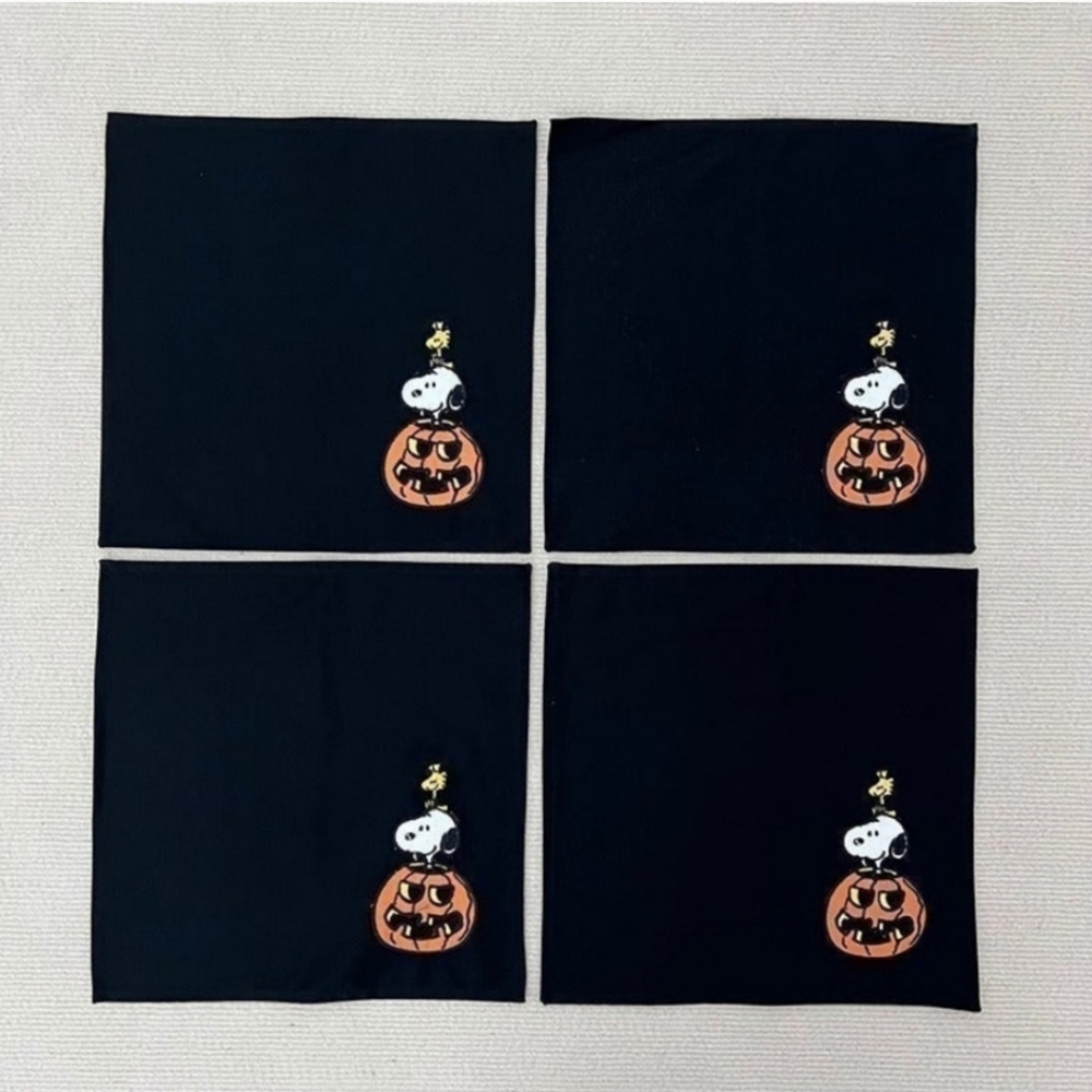 NWT Halloween Snoopy Peanuts Dining Set Tablecloth With 4 Linen Napkins - Picture 3 of 8